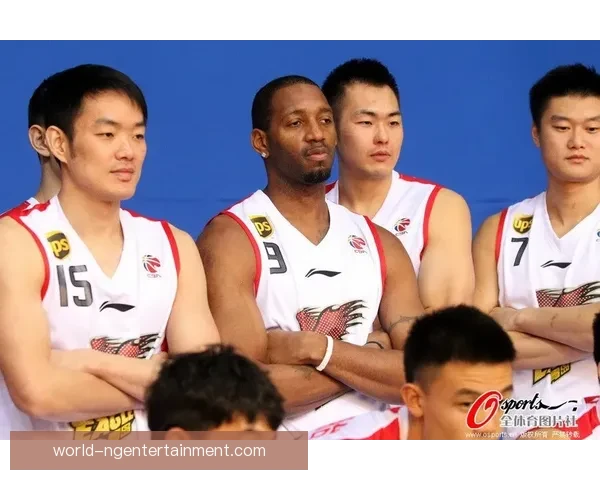 奥萨苏纳新赛季备战动态与转会进展解析球迷关注焦点及未来前景展望